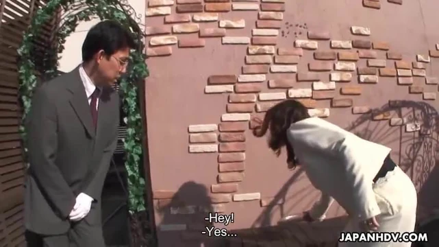 Servant getting his dick sucked by the master's babe
