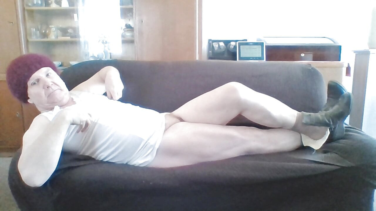 Andreas onaniert in den Sachen von seiner Mutter Ilse !