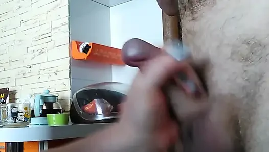 Schlampe liebt es, schwanz zu lutschen und ihren mund mit sperma gefüllt zu fühlen