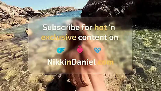 Azgın kız duşta çok kremsi amıyla oynuyor