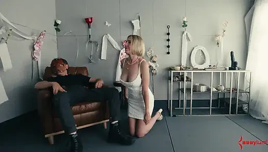 Si cewek super semok rebel rhyder lagi asik ngentot pantat, pantat, dan lantai sampai banjir sperma