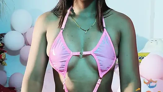 Oyuncu kulaklıklarla kontrol edilir