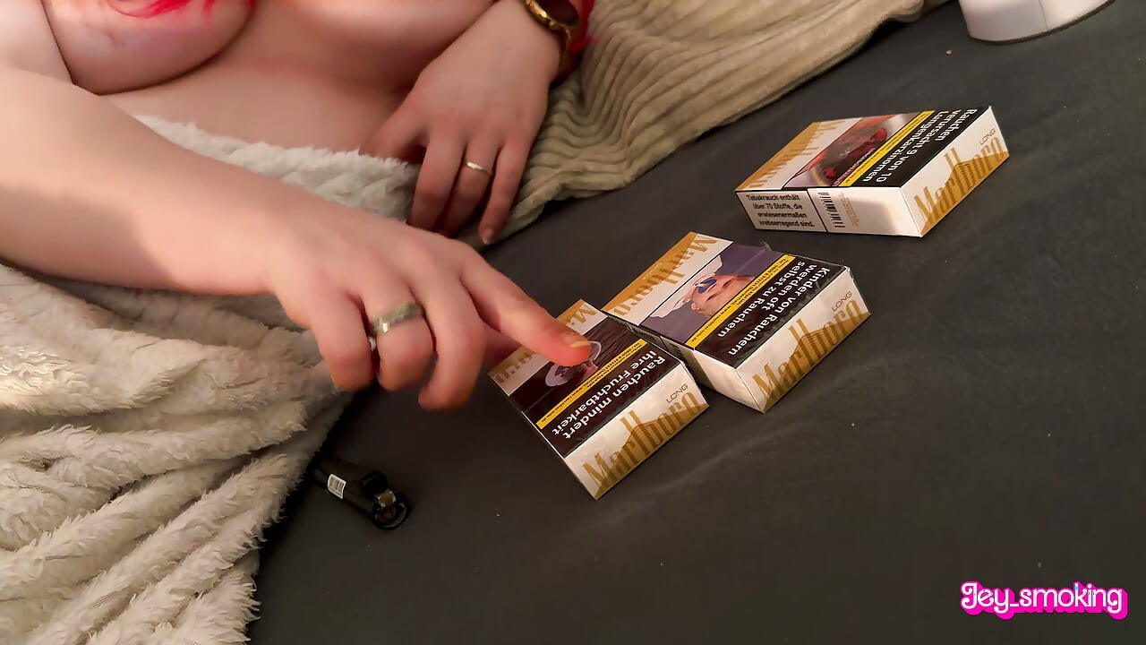 Nog 2 Marlboro Gold 100s roken in bed