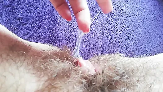 Экстремальная стимуляция большого клитора до оргазма крупным планом