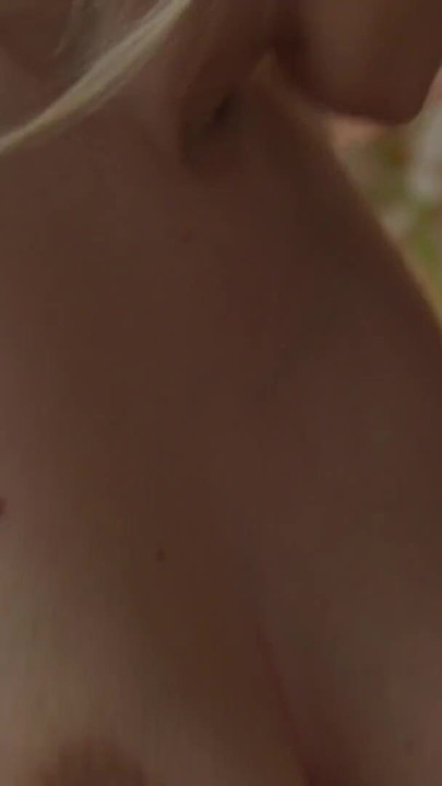 Η γυναίκα με τα μεγάλα βυζιά Emily Right γαμιέται άγρια με μεγάλο μαύρο πούτσο | Κλιπ 1
