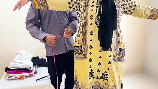 Tukang jahit ngentot memekku saat aku datang ke rumahnya untuk bikin gaun baru!
