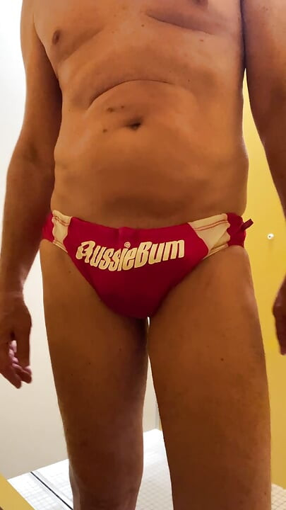 Costumul meu de baie aussiebum