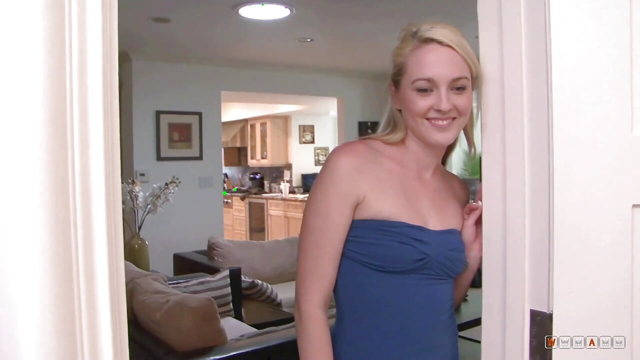 Ashley a demandé à son beau-père s’il peut lui montrer quelques-uns de ses gestes
