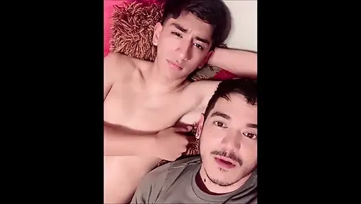 Tatlı str8 yatakta güzel bir sakso çekiyor