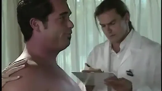 Memek cewek sange rambut pirang ini dientot habis-habisan dan dicrot di dalam sama cowok berondong