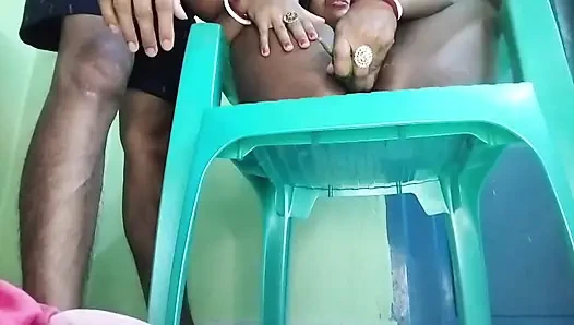 Göt, amcık onunla sert sikişiyor