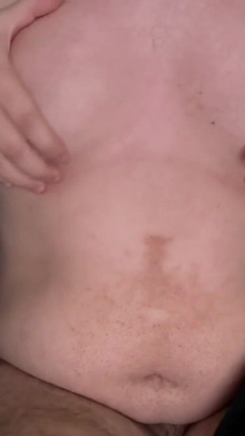 Zapanjujući trenutak iz filma "Seksi debeli bucmasti Arap s ogromnim sisama, čovjek s golim sisama"