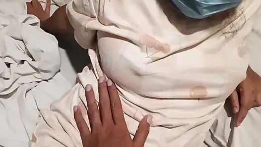 20 yaşındaki Pinay temizlik yaparken sikilmek istiyor
