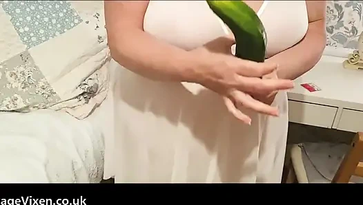 Развлечение огурца с тетей Jane