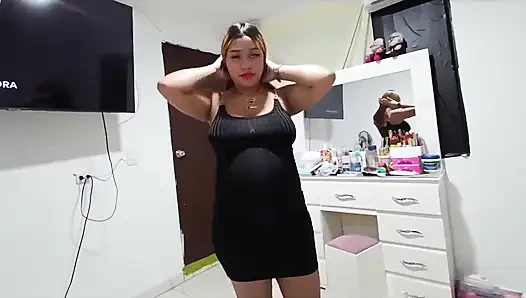 Gaun hitam dan hamil aku pengen banget dientot habis-habisan!!