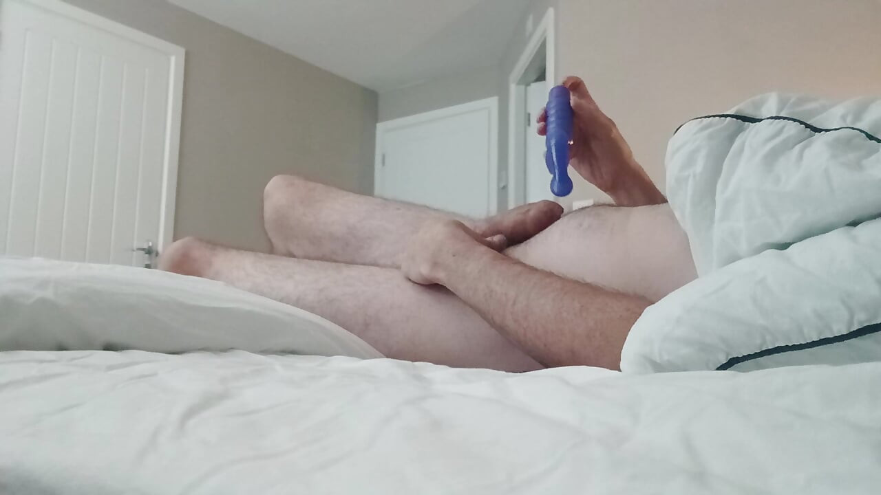 Housesitting and found my stepdaughters sex toy so wanked to orgasm in her bed good comments will ensure part 2 even more horny!