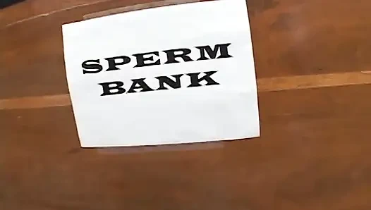 Seksi kaltak farklı yarak emdikten sonra yüzünü dölle kaplıyor