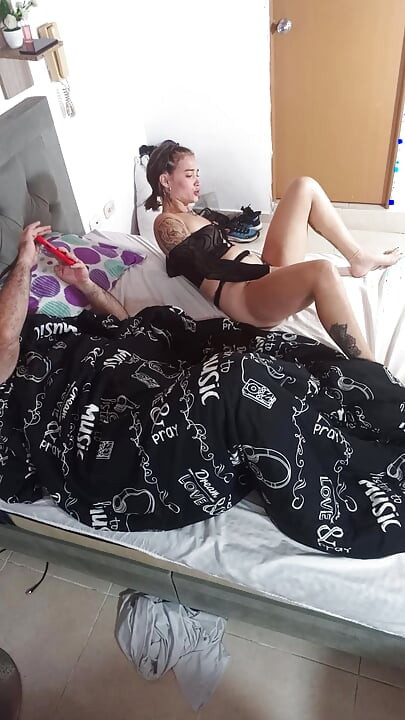 A szeretőm videót készít nekem.