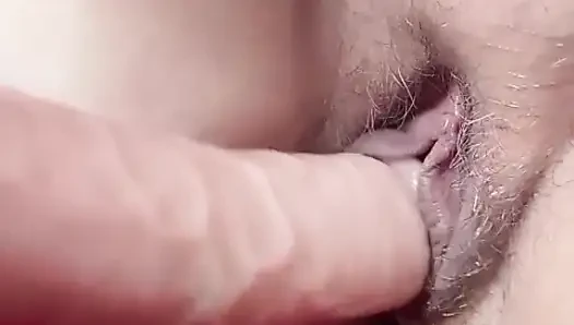 Orta yaşlı seksi kadın büyük dildoyla amını kırdı sert sikişiyor