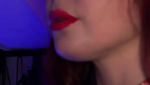 Bir kadının dudaklarının sigaranın etrafında kapanmasını izlemeyi seviyorsanız, bu videoyu çok seveceksiniz