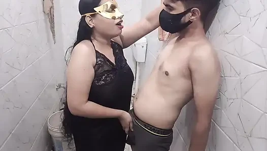 Indische ehefrau blowjob + doggystyle Chudai mit abspritzen im gesicht