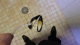 Piss in wifes blue classic pumps