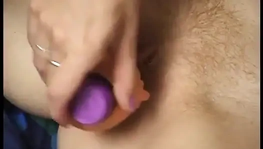 Sarışın sürtük oral seks yapmadan önce ve sonra mastürbasyon yapıyor