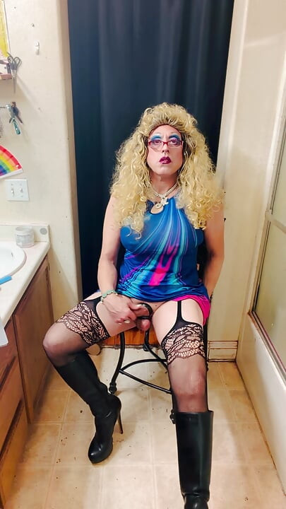 Goddess Marilyn Getting Ready Smoking Fetish Tease