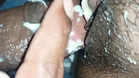 Sezon 220. Kocam yarak üzerinde tereyağı kullanarak amımı sikiyor