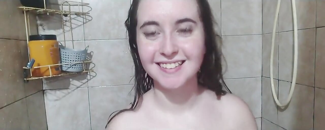 Secando o corpo e colocando pijamas