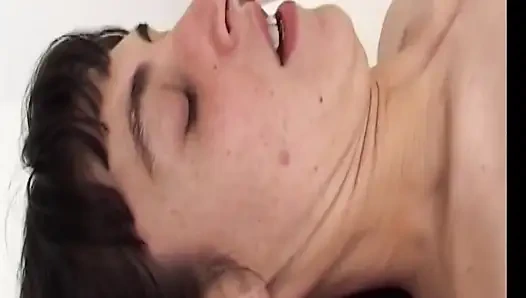 Моя трахнутая семья 37 - возбужденных родственников берут глубоко в диком домашнем хаосе