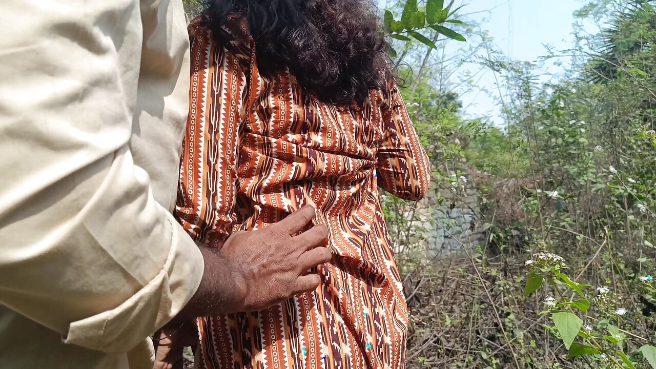 College couples enjoying outdoor fucking