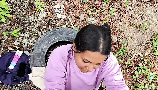 Aku pengen banget nyepong kontolnya dan minta dia ngentot aku di luar ruangan, aku suka banget