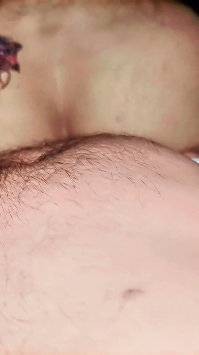 Vriend van de man gebruikt mijn grote tieten en vult mijn grote kont | Clip 1