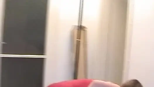 Çoraplı seksi Alman genç kız dildoyla kendini sikiyor