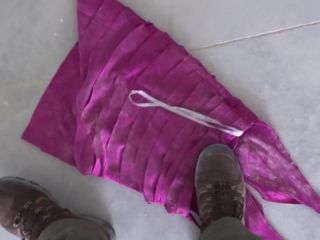 ピンクのフューシャ1ドレスの床掃除