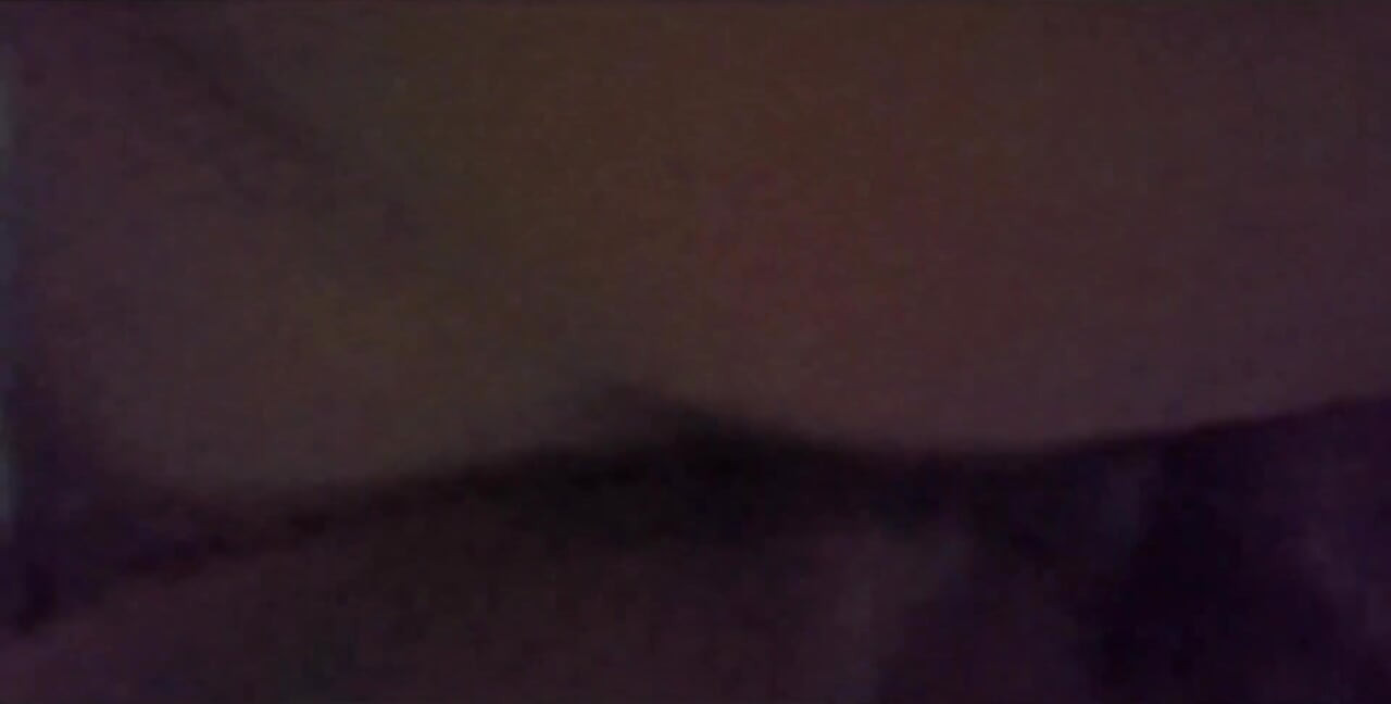 Hjemmelavet amatørsex med en buttet pige, der har en fed og behåret fisse