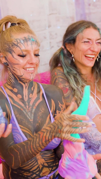 Squirt Mayhem - 5 สาวน้ําหีแตกใส่กัน - ดิลโด้ทางตูด, ย้อย, อ้าปากค้าง, ATM