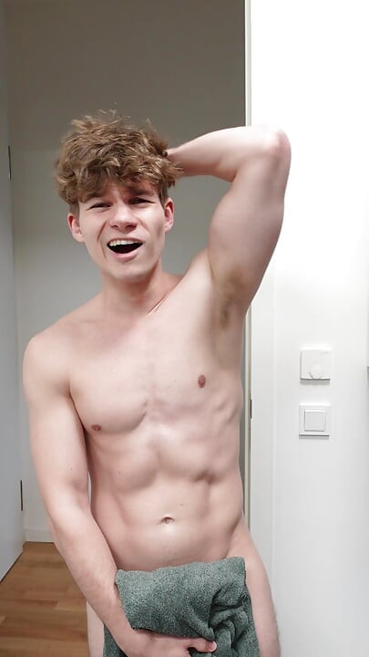 Grwm desnudo como un twink en forma