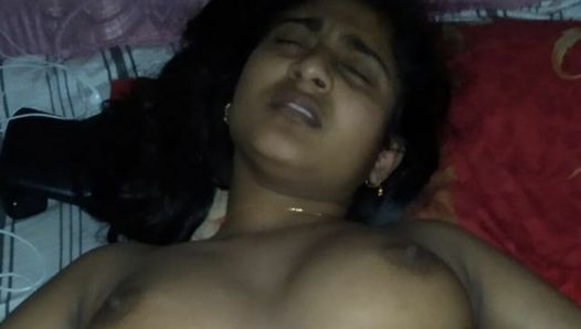 Indyjski bhabhi i dever pieprzył cipkę piękną wioskę dehati gorący seks i ssanie kutasa z rashmi part2