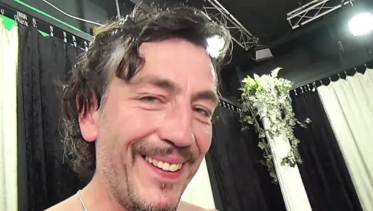 Sexy MILF mit dicken möpsen bekommt ihre muschi hart geknallt