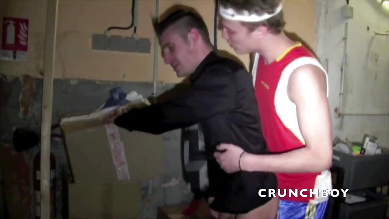 Kembar kongkek y xxl zakar peninju Kameron Frost