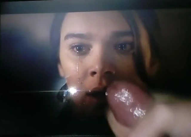 Hailee Steinfeld cum tribute