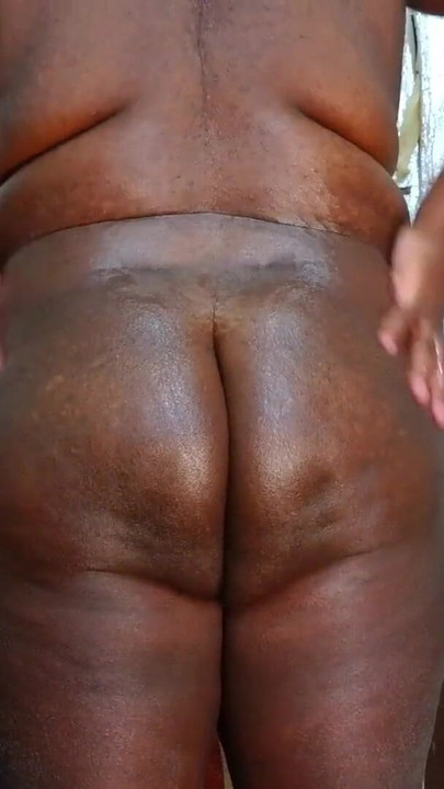 Unforgettable moment from "Chubby Sissy Oiling her body"
