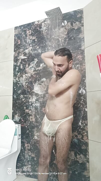 ضابط شرطة ديسي العم يحصل على امتصاص القضيب صديقه