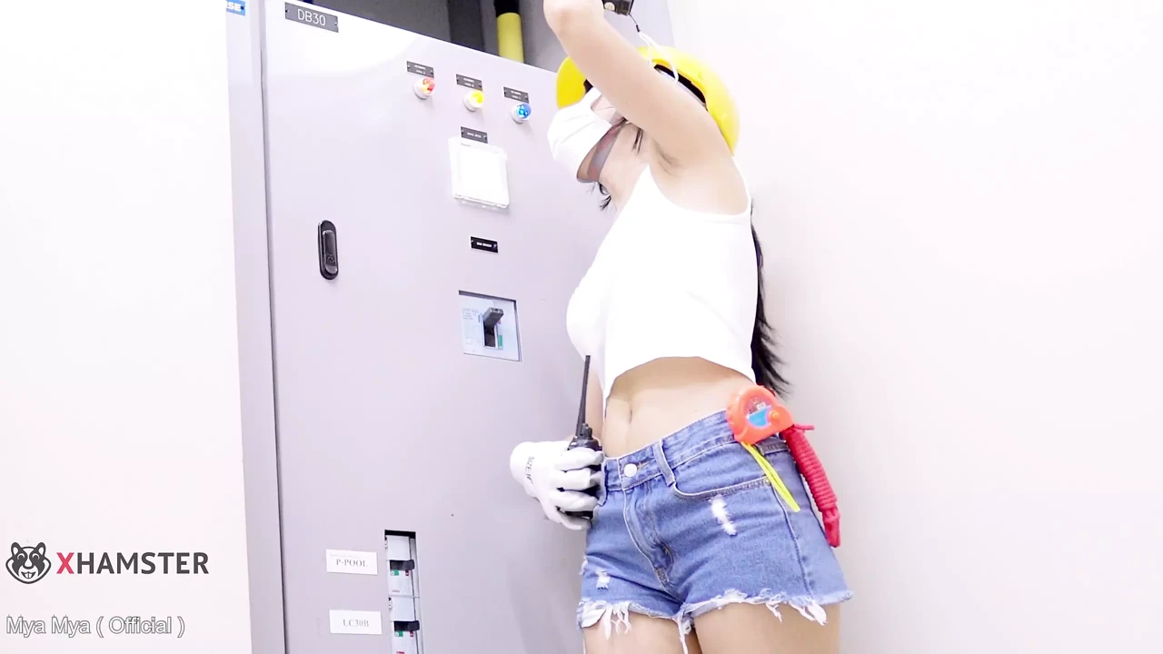 Asian Cute Construction Female Worker Fix the Dick Problems