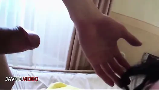 Ichigos Japon seksi bir sahnede derin gırtlağına kadar alıyor ve ateşli sikişiyor