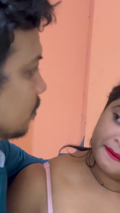SALESMAN NE PARCEL DENE AAKE CUSTOMER KO CHOD DALA PART- 1 | Clip 2