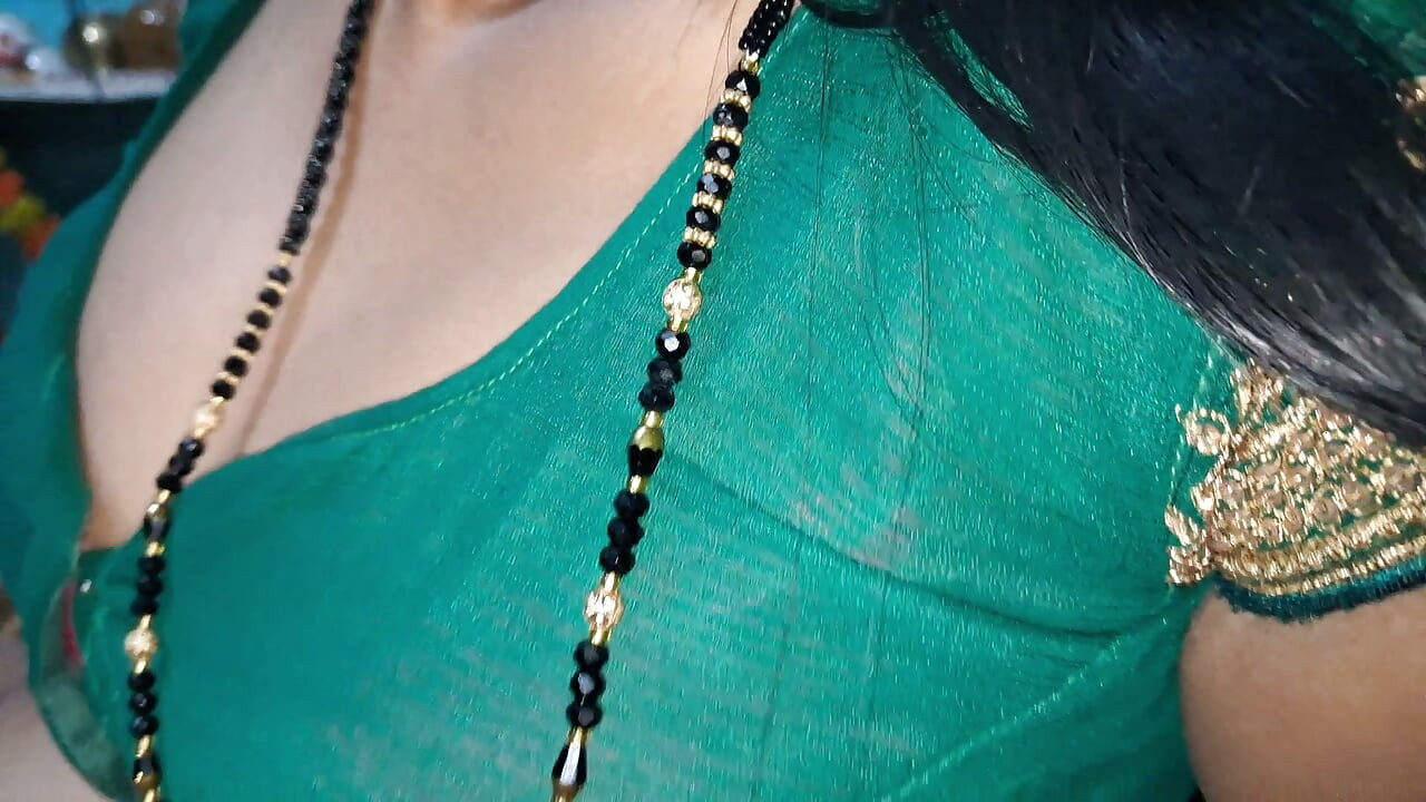 Indian hot bhabhi sucking dick in green