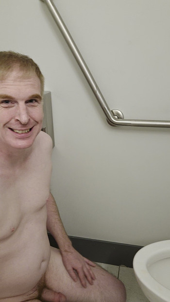 I love licking toilets and licking my cum.